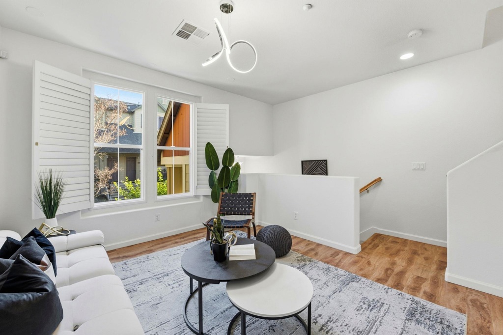 43220 Giovanni Terrace