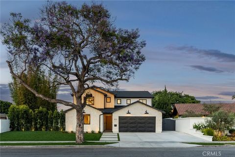 Photo of 3024 Country Club DR, Costa Mesa, CA 92626 (MLS # NP26097316)