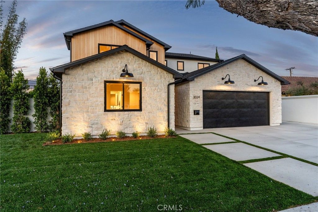 Photo of 3024 Country Club DR, Costa Mesa, CA 92626 (MLS # NP26097316)