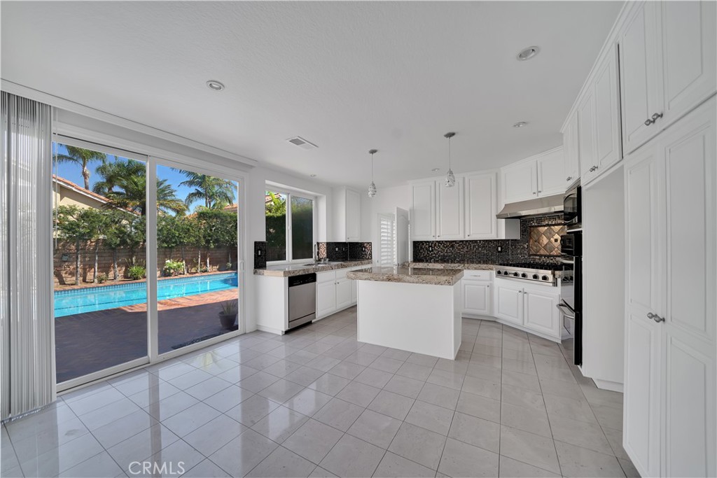 Huntington Court (HUNC) - Residential Lease