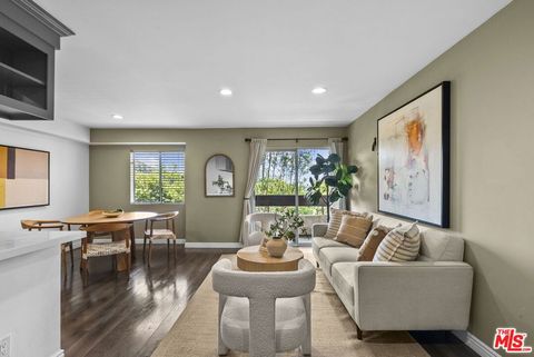 Photo of 2700 Cahuenga Boulevard #3104, Los Angeles, CA 90068 (MLS # 26778635)