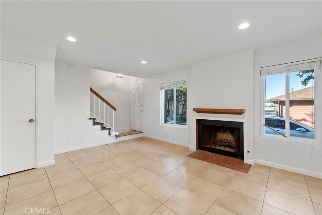 Properties 3 17641 Windward