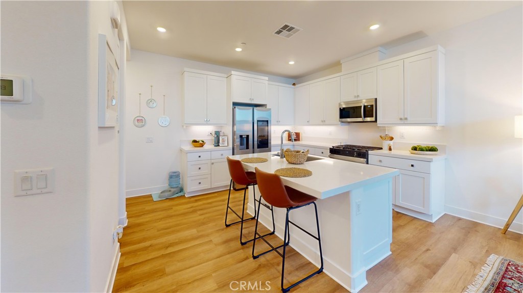 2221 Bluegrass Way