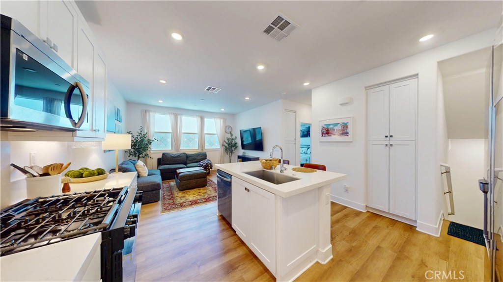 2221 Bluegrass Way