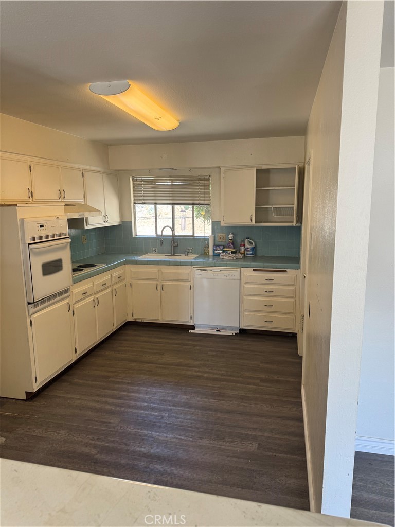 27190 Capilano Drive