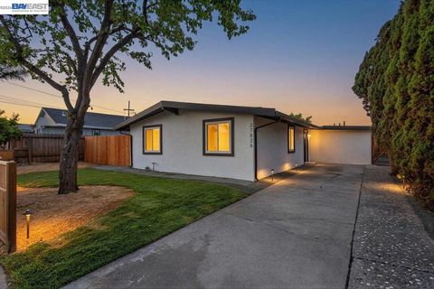 Photo of 27828 Mandarin Ave Ave, Hayward, CA 94544 (MLS # 41128739)