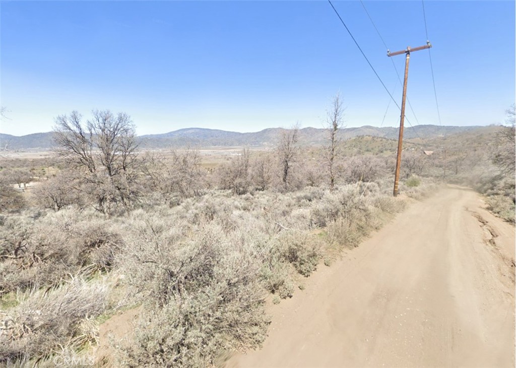 ±20.25 Acres within the Cummings Valley area of Tehachapi. Nice property to build your dream house with amazing views for miles. Just around the corner from Doner Family Vineyard, Wine Tasting Room and Wedding Venue. Easy access to services and amenities within the City of Tehachapi.