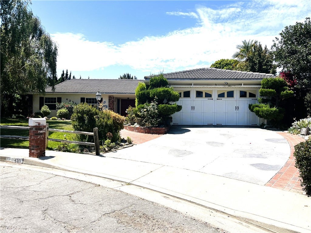 4301 Lynnhurst Circle