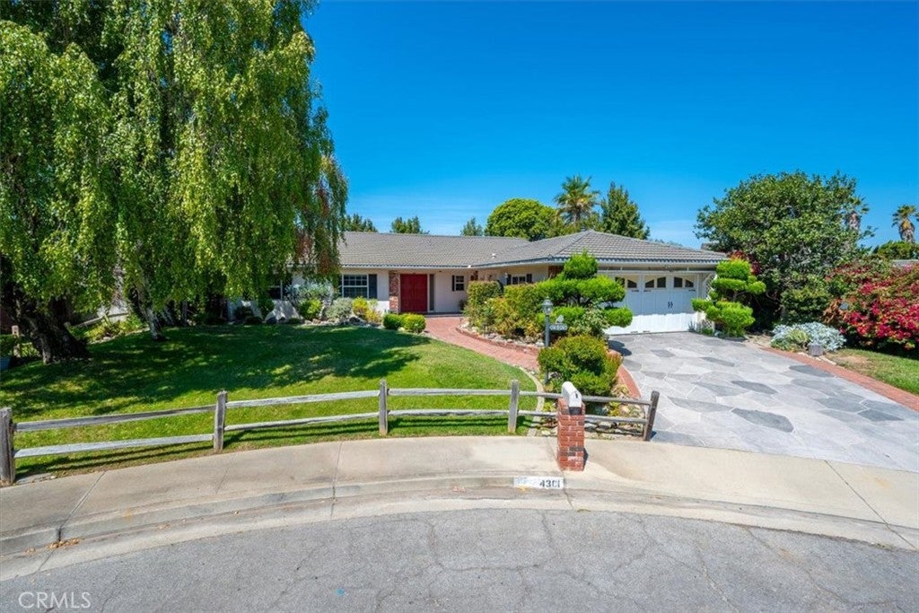 4301 Lynnhurst Circle