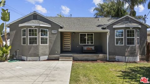 Photo of 6712 Cedros Avenue, Van Nuys, CA 91405 (MLS # 25582111) Photo of 6712 Cedros Avenue, Van Nuys, CA 91405 (MLS # 25582111)