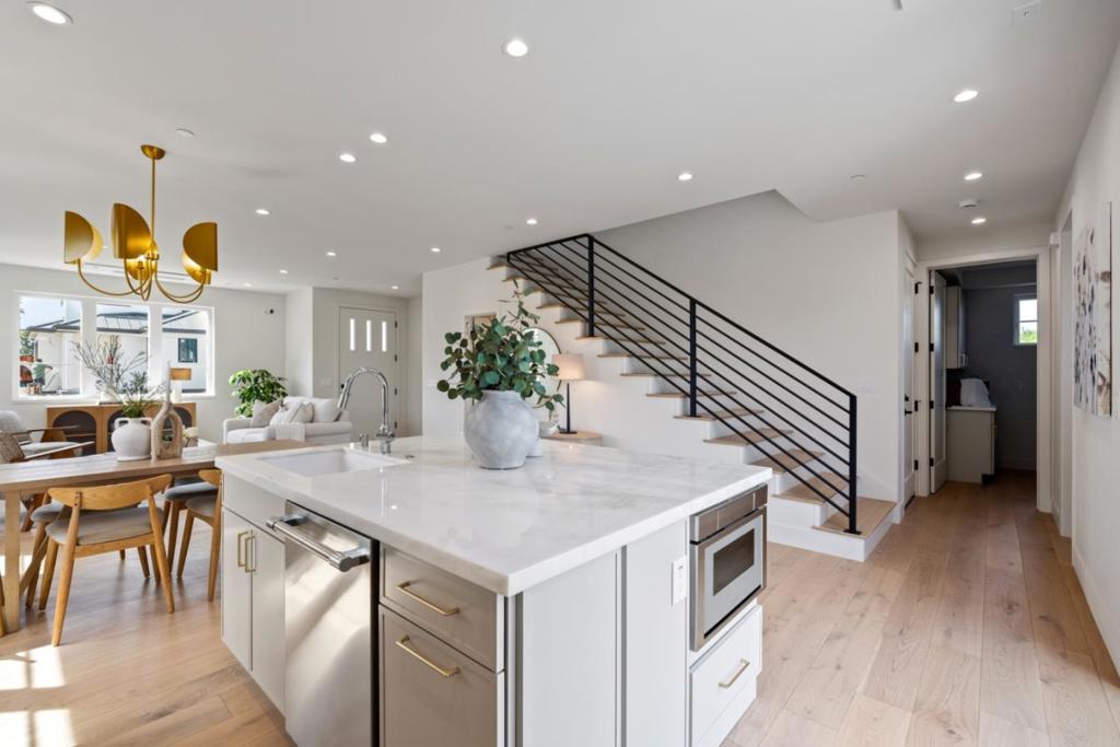577 Creekside Court