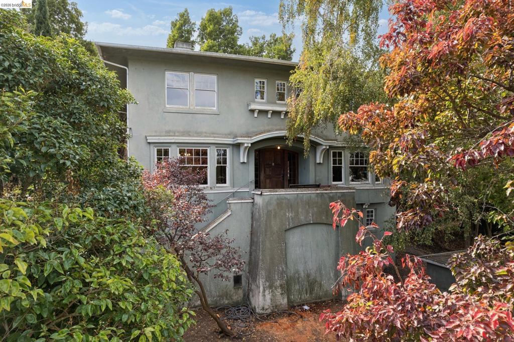 685 Rosal Ave