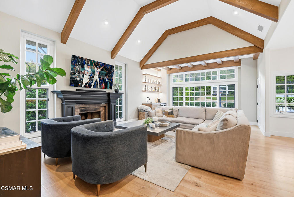 Westlake Village, California, 91362, United States, 4 Bedrooms Bedrooms, ,5 BathroomsBathrooms,Residential,Active,2044568