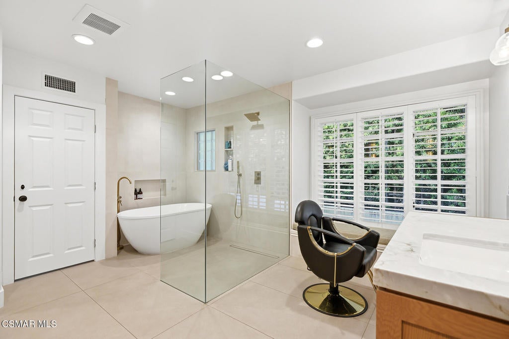 Westlake Village, California, 91362, United States, 4 Bedrooms Bedrooms, ,5 BathroomsBathrooms,Residential,Active,2044568
