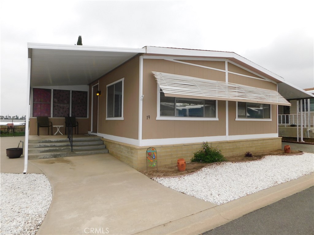 $$$ REDUCED $$$~ABSOLUTELY STUNNING AND REMODELED TO PERFECTION~PRIDE OF OWNERSHIP SHOWS THROUGHOUT~LOCATED IN THE METICULOUS 55+ COMMUNITY OF MOUNTAIN AIR ESTATES...LOW SPACE RENT ONLY $635~UPGRADES GALORE INCLUDE...PAINTED EXTERIOR NOV. 2019, PAINTED INTERIOR 2015, NEW WATER HEATER 2019, INSTANT HOT WATER HEATER CIRCULATOR IN 2022, NEW HEATING AND AIR 2017, NEWER VINYL FLOORING, BLINDS, SHADES AND LIGHTING THROUGHOUT!
~BEAUTIFULLY REMODELED KITCHEN IN 2015 WITH QUARTZ COUNTER TOPS, STOVE, MICROWAVE, SINK AND FAUCET, NEW DISHWASHER APRIL 2020 AND NEW FRIDGE JAN 2018~QUAINT BREAKFAST NOOK AREA~BRIGHT AND SPACIOUS LAYOUT~HUGE LIVING ROOM WITH CATHEDRAL CEILINGS~FULL SIZE DINING ROOM~SEPARATE FAMILY ROOM WITH NEW DUAL PANE SLIDER WITH BLINDS BETWEEN THE GLASS PLUS CEILING FAN~MASTER BEDROOM IS KING SIZE WITH MIRRORED DOORS~BEAUTIFULLY REMODELED MASTER BATH WITH TILED SHOWER, NEW VANITY, NEW TOILET PLUS GARDEN TUB~GUEST BEDROOM IS KING SIZE WITH SEMI-WALK IN CLOSET~GUEST BATH IS REMODELED WITH NEW SHOWER WITH ENCLOSURE, NEW VANITY AND NEW TOILET~LAUNDRY ROOM IS EXCEPTIONALLY LARGE WITH WALL TO WALL CABINETS PLUS FOLDING STATION WITH NEW TILE COUNTERS~ ELEGANT CALIFORNIA ROOM WITH TILE FLOORS~PERFECT SIZE BACK YARD THAT OVERLOOKS THE GREENWAY, FENCED YARD WITH LARGE CONCRETE PATIO~NICE CURB APPEAL~LARGE WOOD SHED~2-3 VEHICLE CARPORT~ ***CALL FOR A TOUR, YOU WILL DEFINITELY BE IMPRESSED***