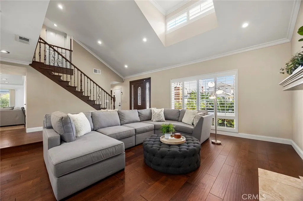 Anaheim Hills, California 92807, United States, 4 Bedrooms Bedrooms, ,3 BathroomsBathrooms,Residential,Pending,228431