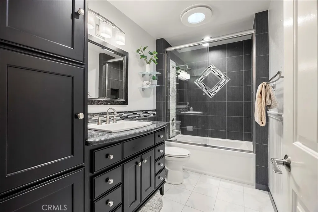 Anaheim Hills, California 92807, United States, 4 Bedrooms Bedrooms, ,3 BathroomsBathrooms,Residential,Pending,228431