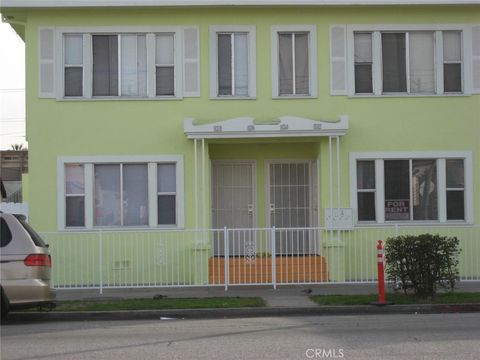 Photo of 822 E 10th St. Street E, Long Beach, CA 90813 (MLS # SB25242249) Photo of 822 E 10th St. Street E, Long Beach, CA 90813 (MLS # SB25242249)