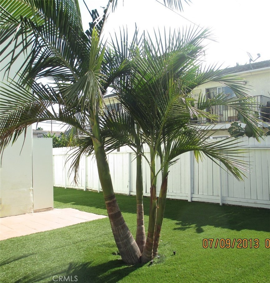 822 E 10th St. Street E