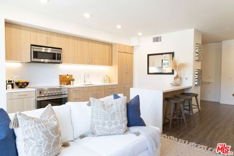 Photo of 7566 W Sunset Boulevard #423PH-W, Los Angeles, CA 90046 (MLS # 25584139) Photo of 7566 W Sunset Boulevard #423PH-W, Los Angeles, CA 90046 (MLS # 25584139)