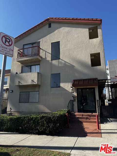 Photo of 221 N New Hampshire Avenue #3B, Los Angeles, CA 90004 (MLS # 25627751)