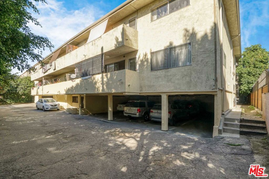 15022 Vanowen Street