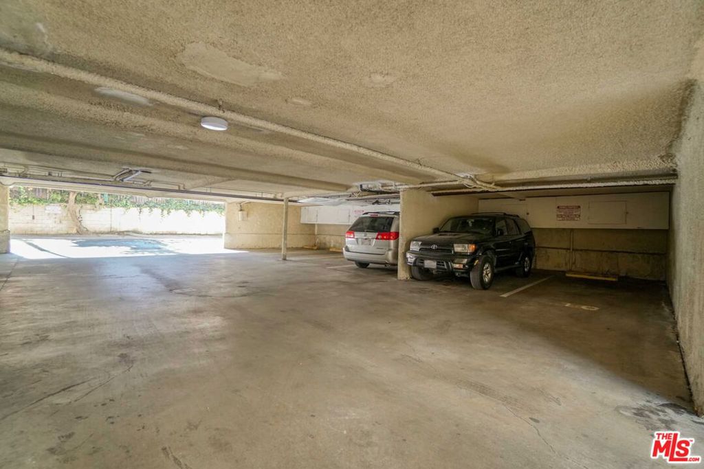 15022 Vanowen Street