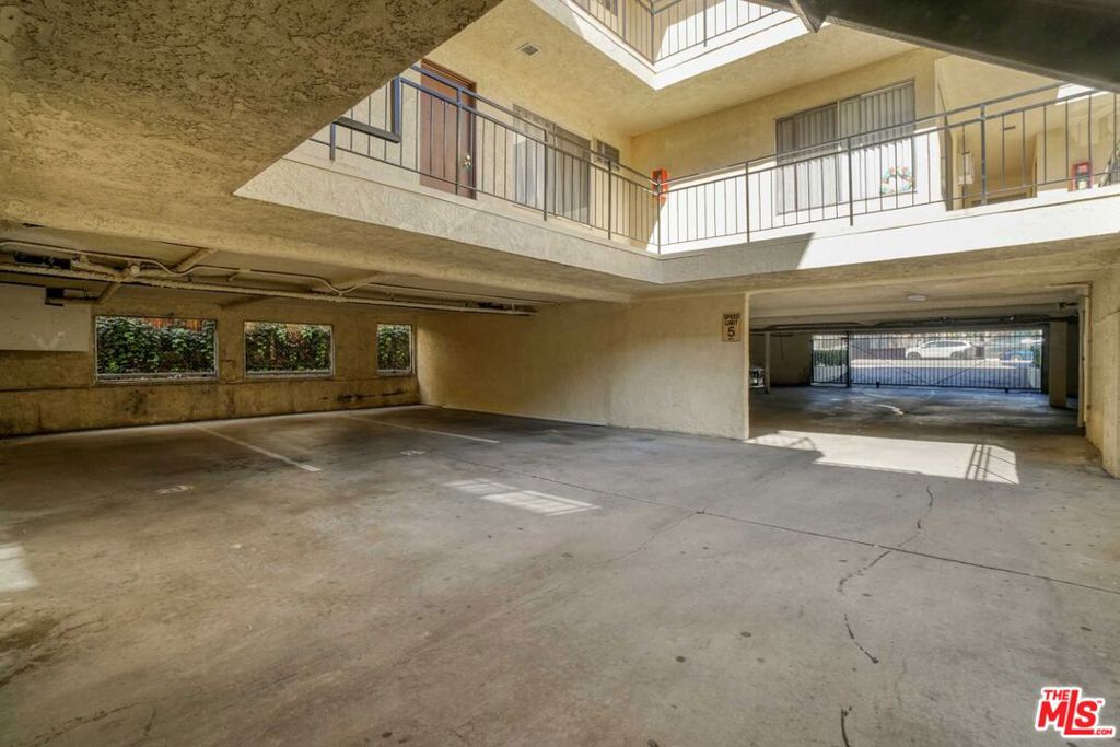 15022 Vanowen Street