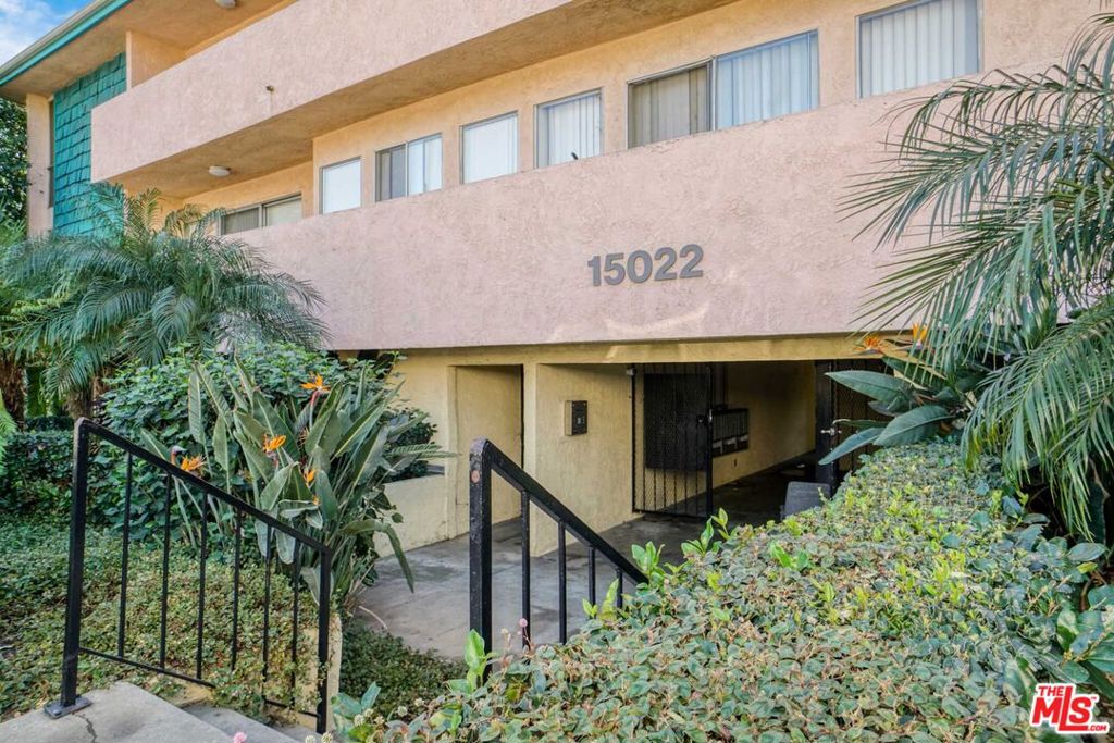 15022 Vanowen Street