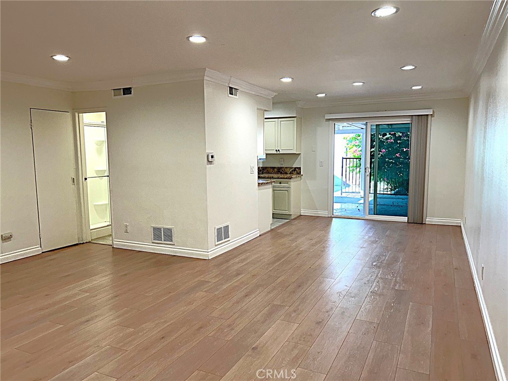 1787 W Greenleaf Avenue