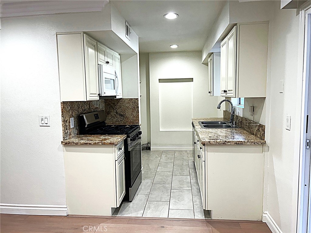 1787 W Greenleaf Avenue