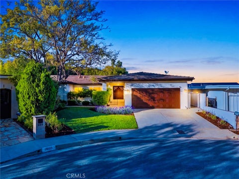 Photo of 20313 Strelna PL, Woodland Hills, CA 91364 (MLS # SR26232582)