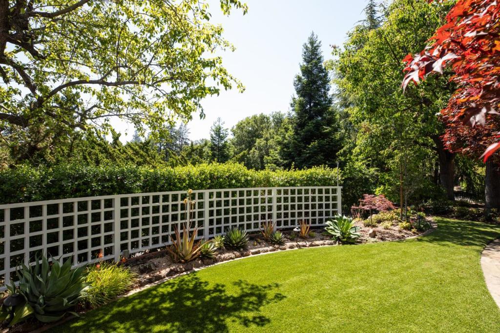 13801 Templeton Place