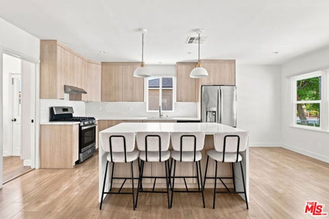 Photo of 6328 Camellia Avenue, Los Angeles, CA 91606 (MLS # 26997209)