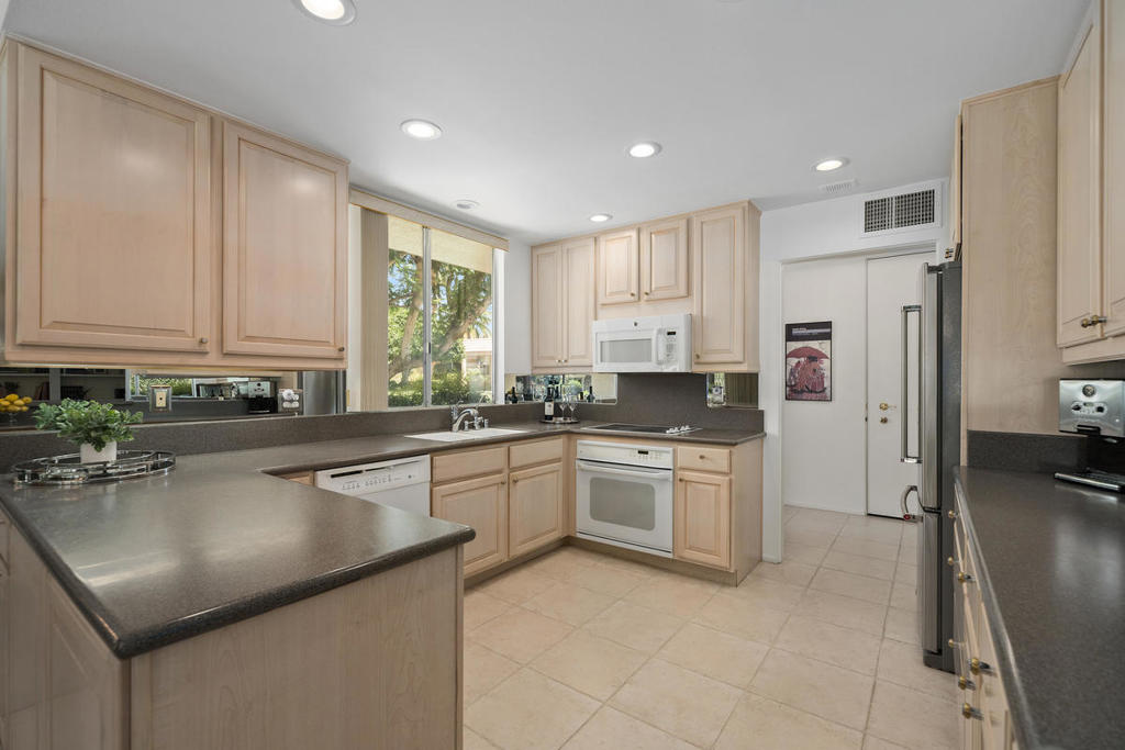 Indian Wells C.C. - Residential Lease