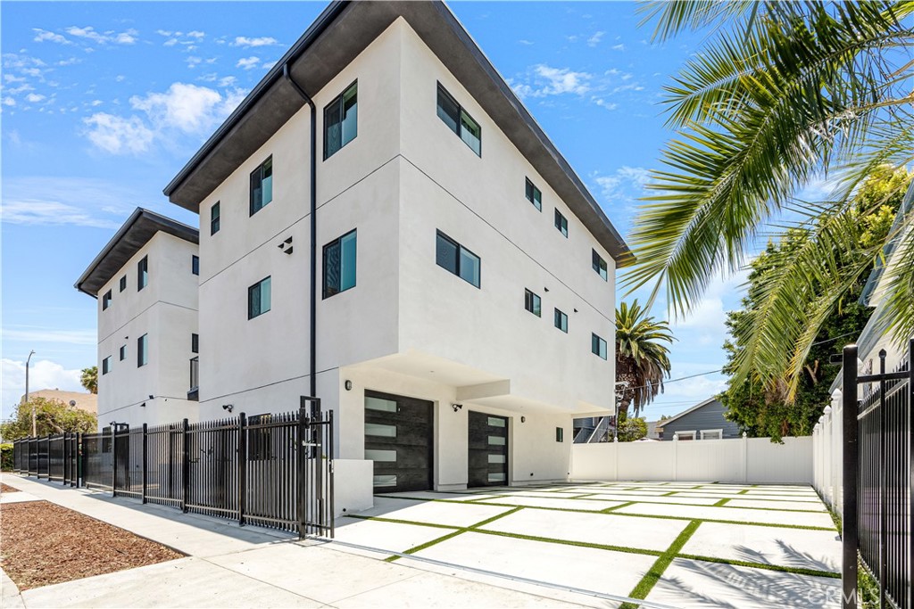 441 N Harvard Boulevard