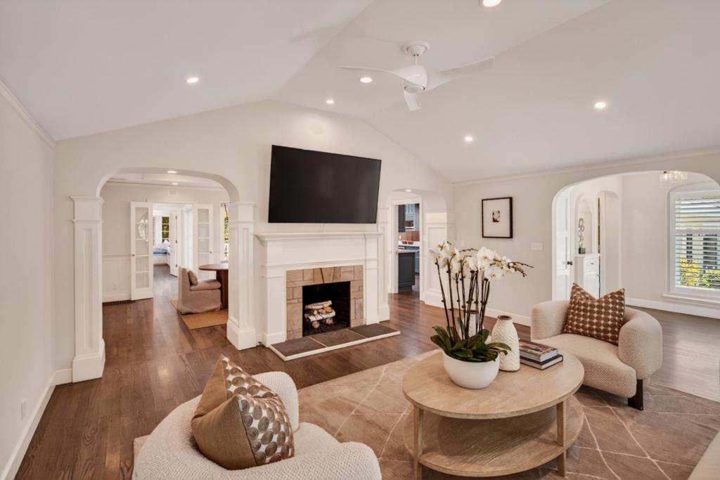103 Toyon Court