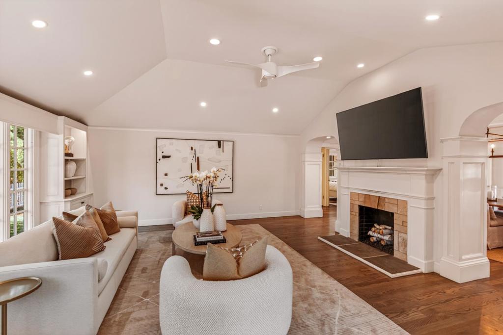 103 Toyon Court