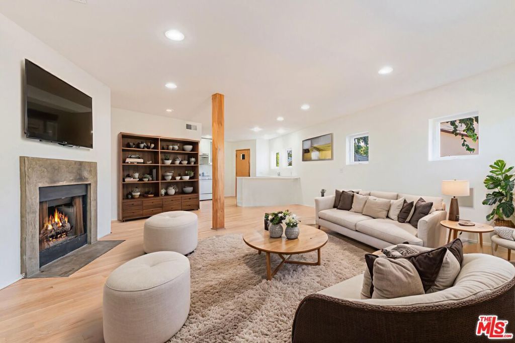Photo of 855 Sunset Avenue, Venice, CA 90291 (MLS # 25566189)