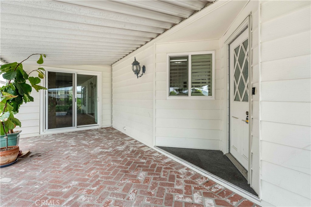 719 Glenlake