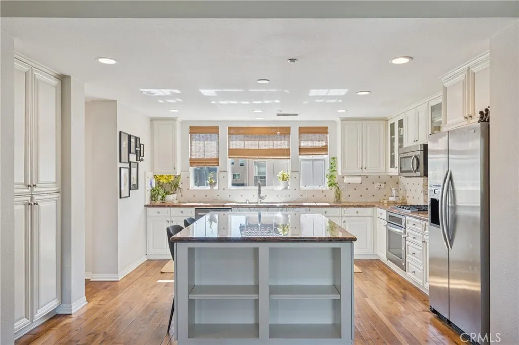 Aliso Viejo, California 92656, United States, 3 Bedrooms Bedrooms, ,4 BathroomsBathrooms,Residential,Active,244379