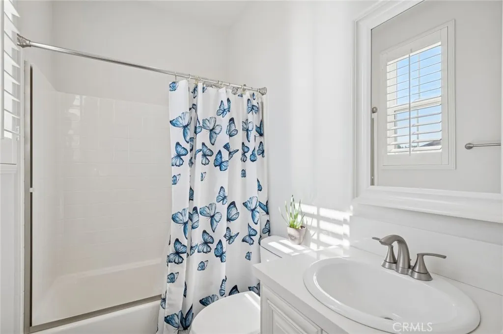 Aliso Viejo, California 92656, United States, 3 Bedrooms Bedrooms, ,4 BathroomsBathrooms,Residential,Active,244379