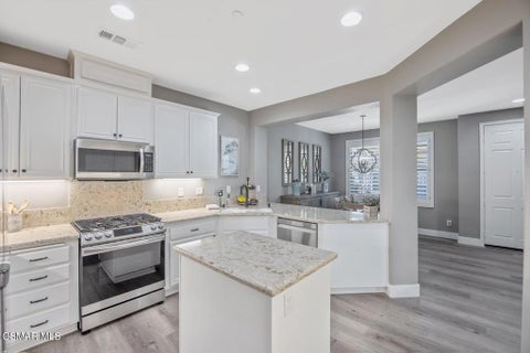 Tiny photo for 274 Via Antonio, Thousand Oaks, CA 91320 (MLS # 226004801)