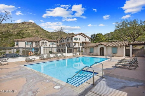 Tiny photo for 274 Via Antonio, Thousand Oaks, CA 91320 (MLS # 226004801)