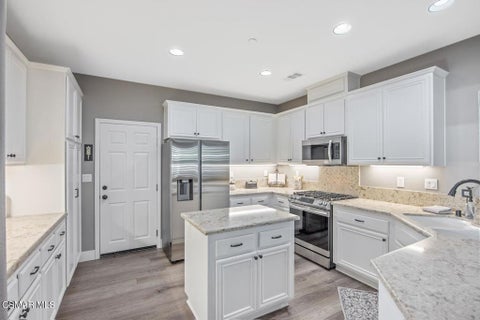 Tiny photo for 274 Via Antonio, Thousand Oaks, CA 91320 (MLS # 226004801)