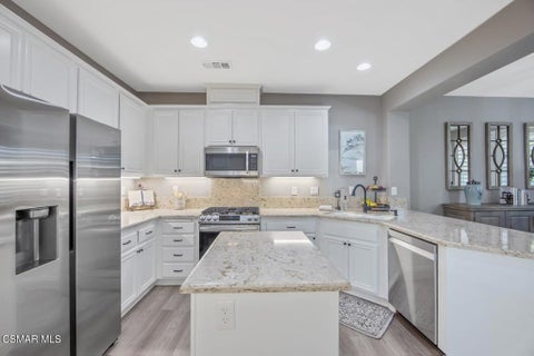 Tiny photo for 274 Via Antonio, Thousand Oaks, CA 91320 (MLS # 226004801)