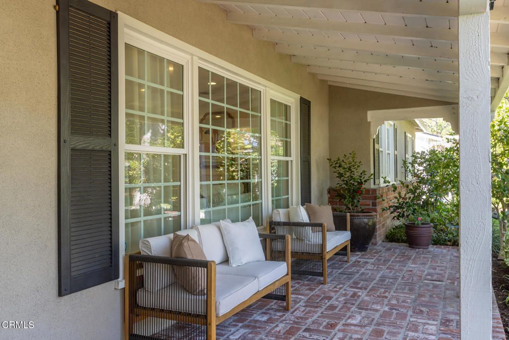 Photo of 358 San Juan Way, La Canada Flintridge, CA 91011 (MLS # P1-26281)