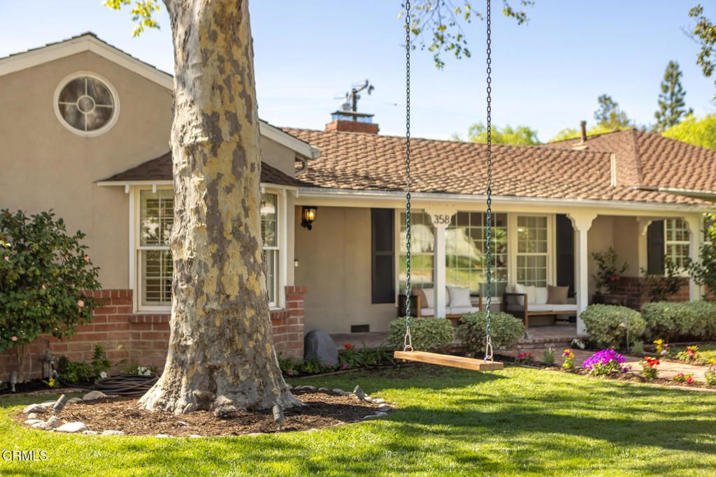 Photo of 358 San Juan Way, La Canada Flintridge, CA 91011 (MLS # P1-26281)