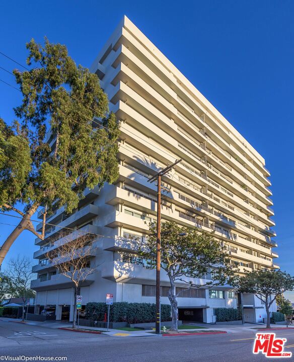 838 / Plaza Towers - Residential Lease