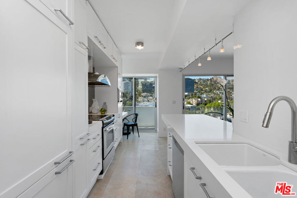 838 / Plaza Towers - Residential Lease